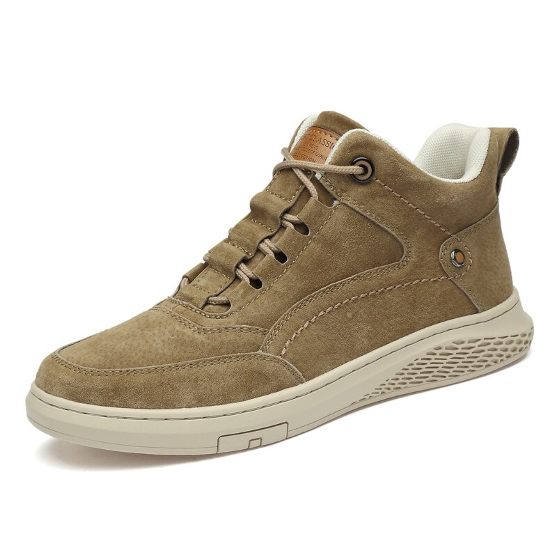 Stylish classic suede boots for men, featuring a comfortable rubber sole and casual design in earthy brown color.