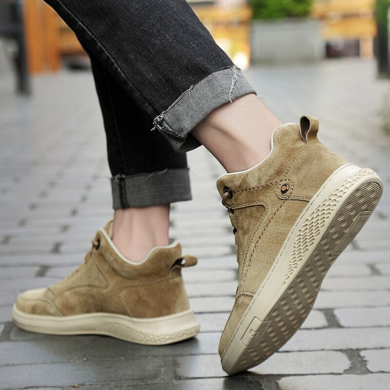 Casual men's classic suede boots in beige color, featuring comfortable rubber sole, perfect for stylish everyday wear.