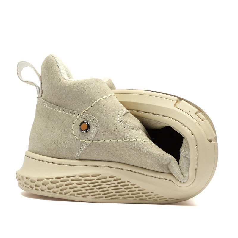 Fashion classic suede boots for men in a light color with a comfortable rubber sole.