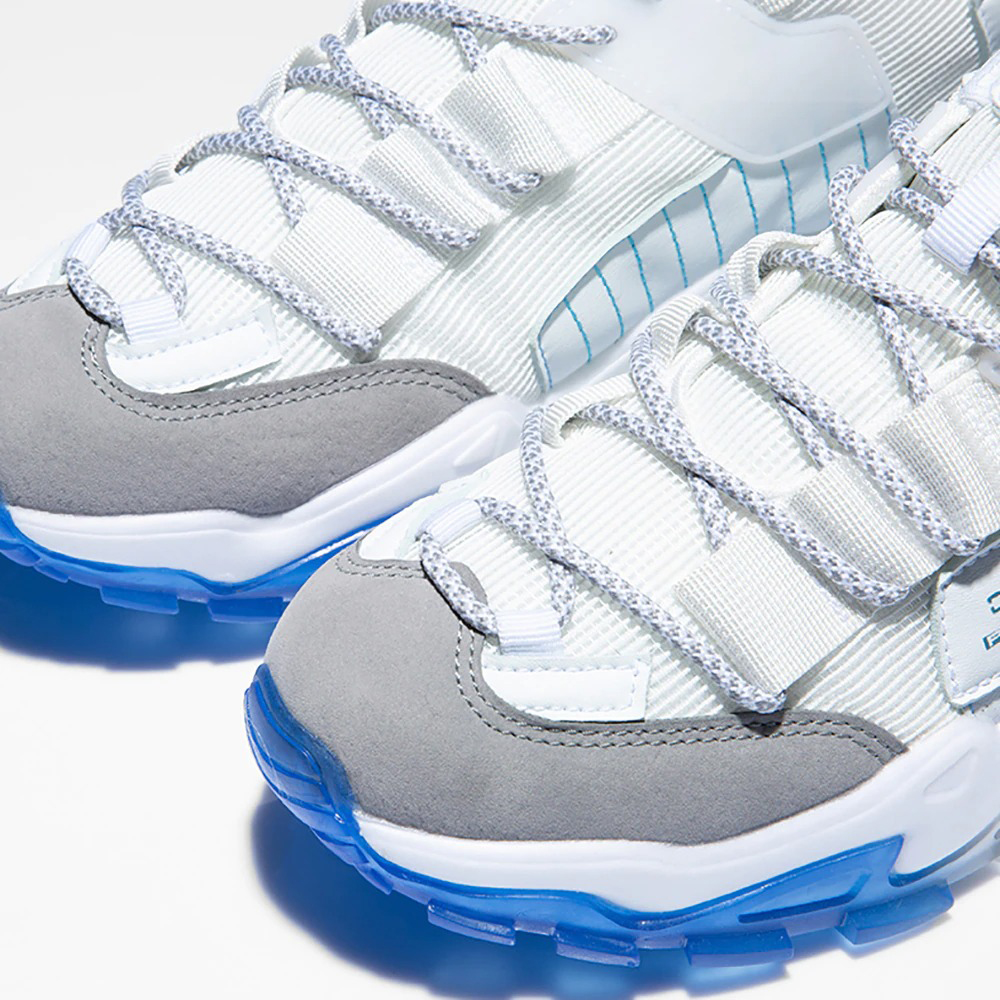 Stylish breathable sneakers in gray and white with blue sole, perfect for casual wear and running.