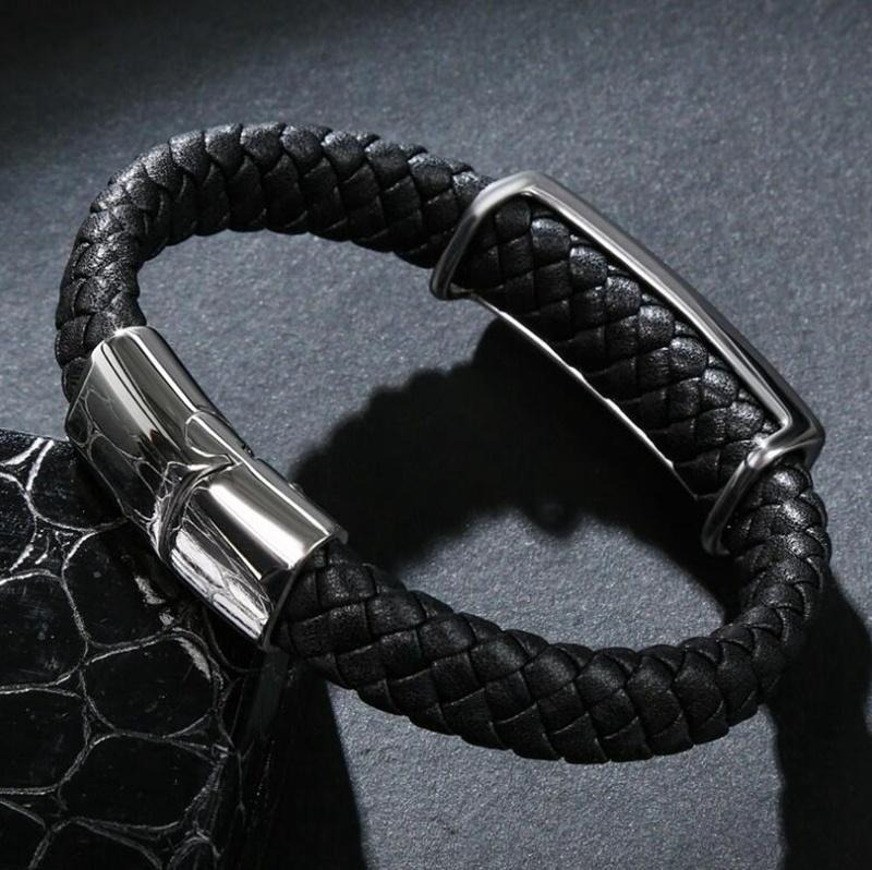 Stylish men's genuine leather bracelet with stainless steel skull design, perfect for gothic and punk fashion.