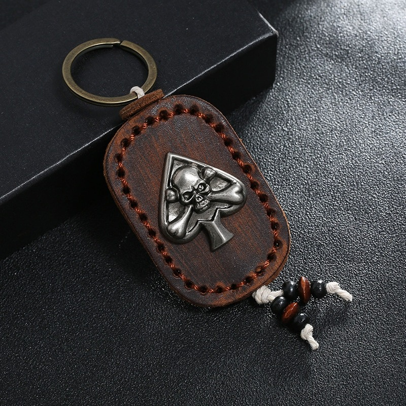 Gothic leather keychain with skull and spade design, unisex accessory for bags and car keys.