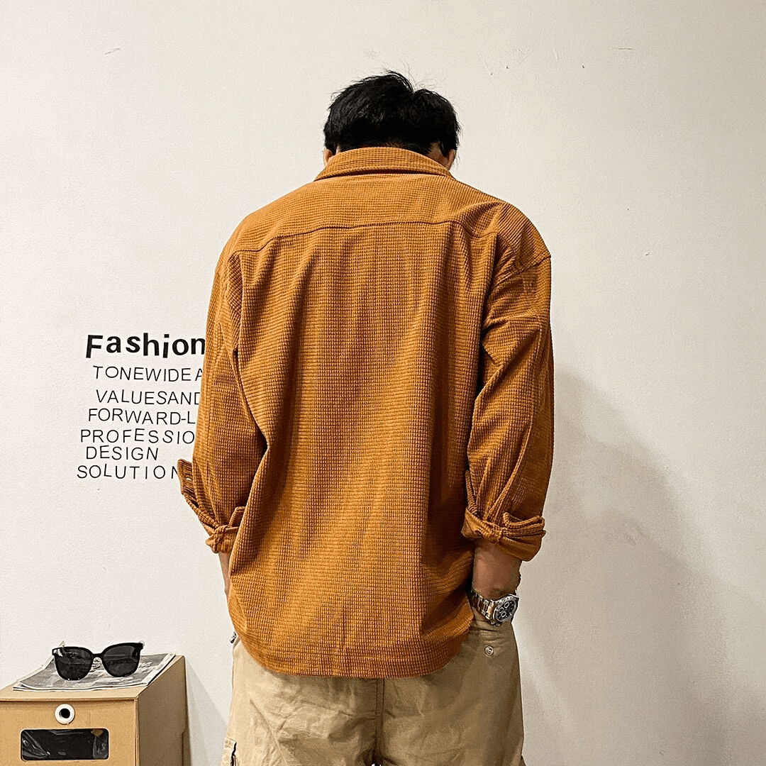 Men's oversized shirt in brown with two big pockets, showcasing alternative style from the back.