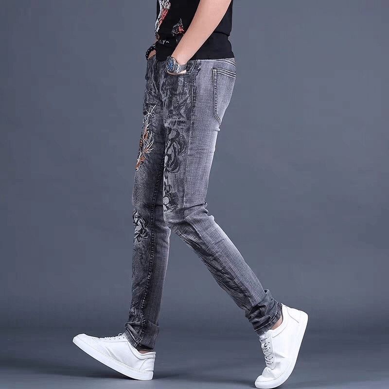 Casual men's skinny jeans with embroidery, featuring a modern fit and stretch denim for ultimate comfort.