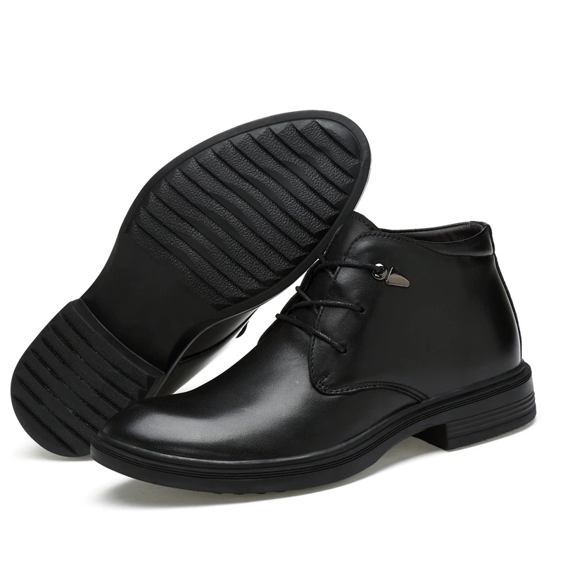 Men's warm genuine leather ankle boots with lace-up design and stylish sole.