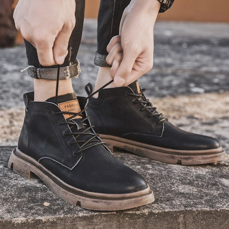 Men's ankle leather boots in British style, featuring a casual non-slip design and stylish black finish.