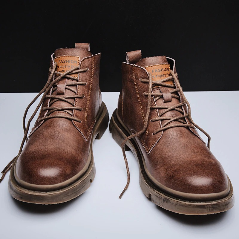 Men's brown leather ankle boots in casual British style with rubber sole, perfect for autumn and spring.