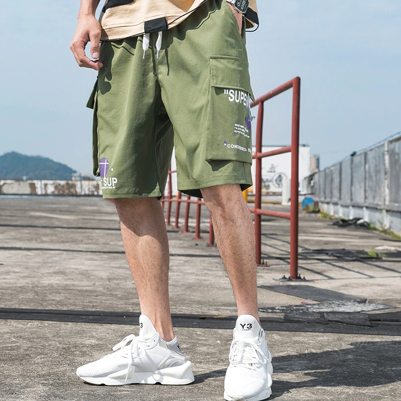 Men's elastic waist shorts with multi-pockets in stylish green, perfect for casual wear and everyday comfort.