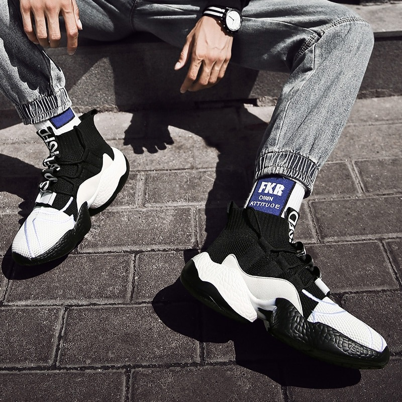 Men's lace-up sneakers in black and white, featuring a breathable design for casual walking and stylish comfort.