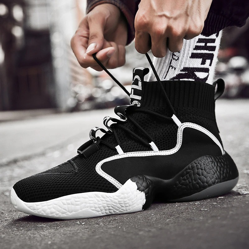 Stylish men's black lace-up sneakers with breathable upper and light sole, perfect for casual walking.