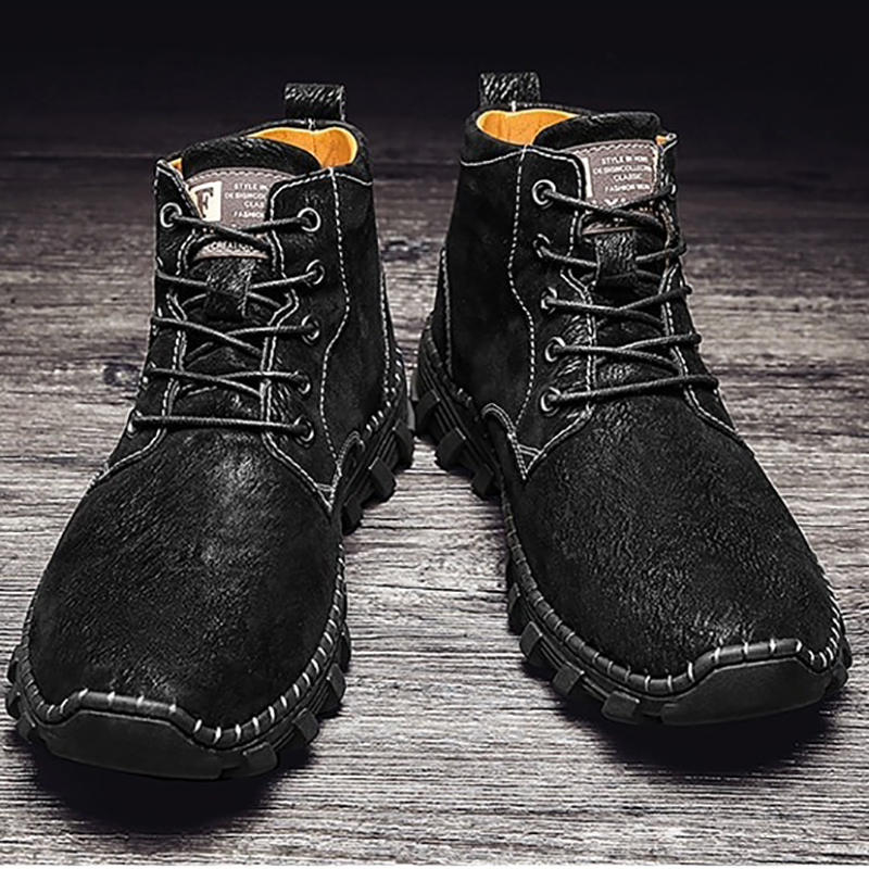 Stylish men's black genuine leather boots with sturdy rubber sole, perfect for casual wear.