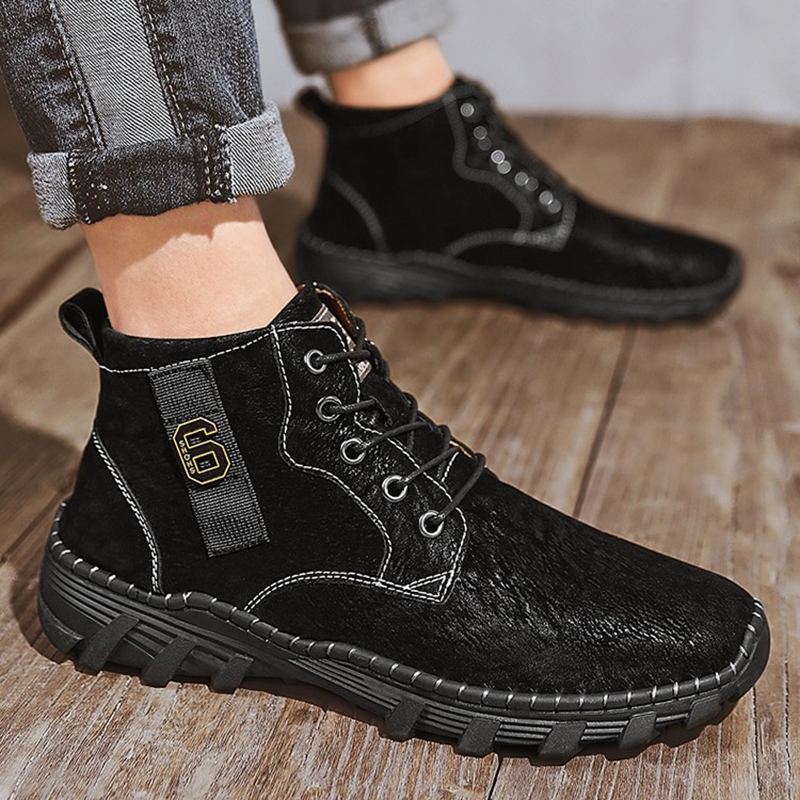 Fashion men's black leather boots with rubber sole, perfect for casual wear and all-day comfort.