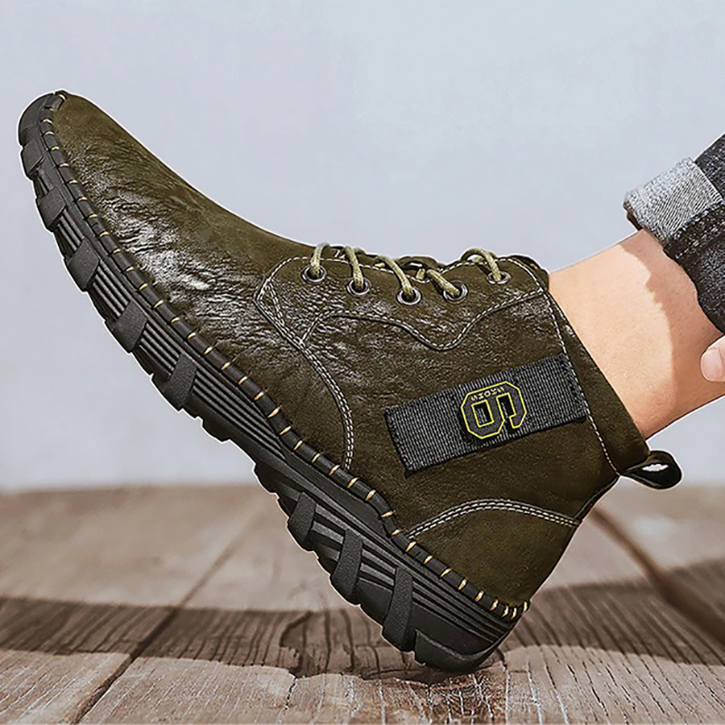 Men's casual leather boots in olive green with easy rubber sole, perfect for all-day comfort.