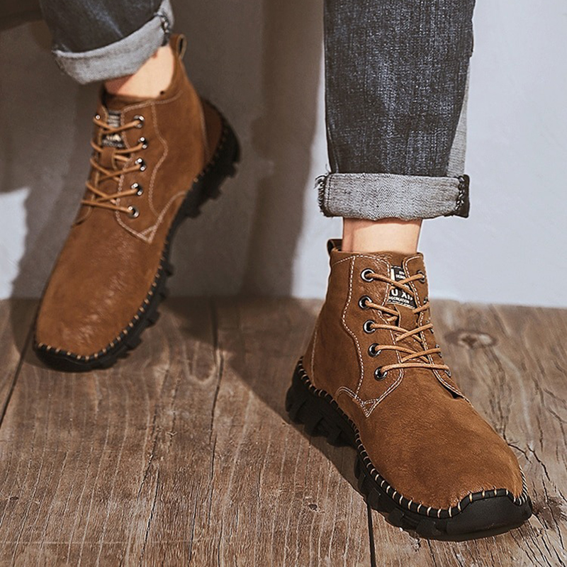 Men's casual soft leather boots in brown with rubber sole for comfortable all-day wear.