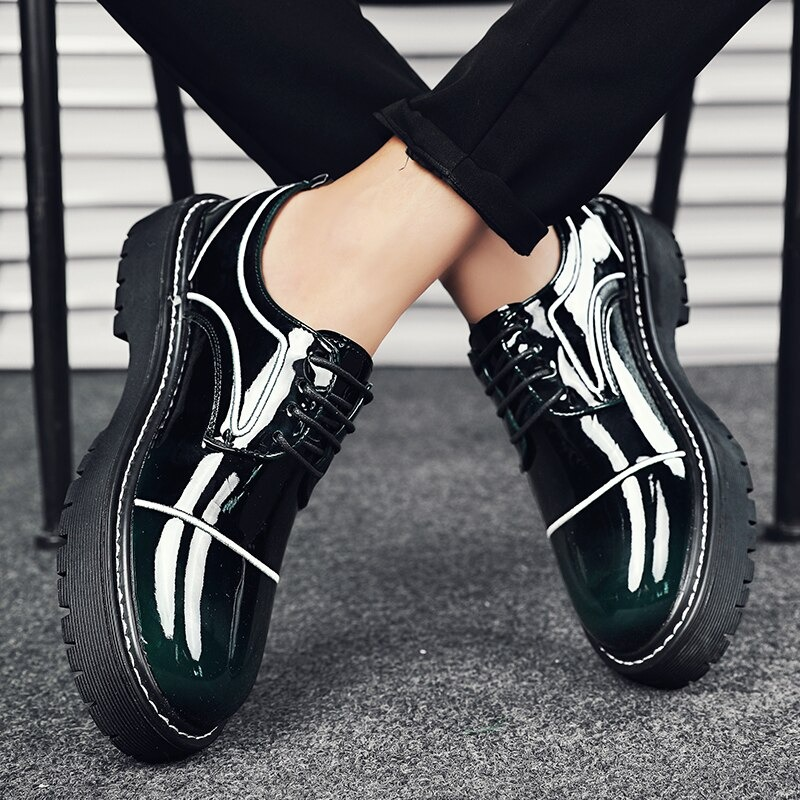 Fashionable men's oxfords shoes in glossy black PU leather, perfect for casual or formal styles with thick soles.