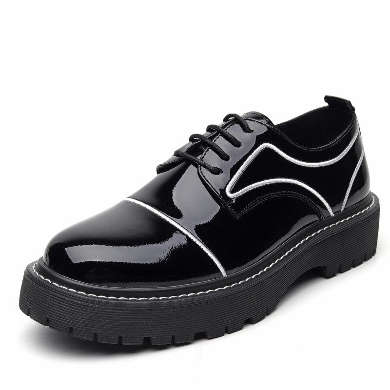 Fashionable black PU leather Oxford shoes for men with thick soles, perfect for casual and formal occasions.