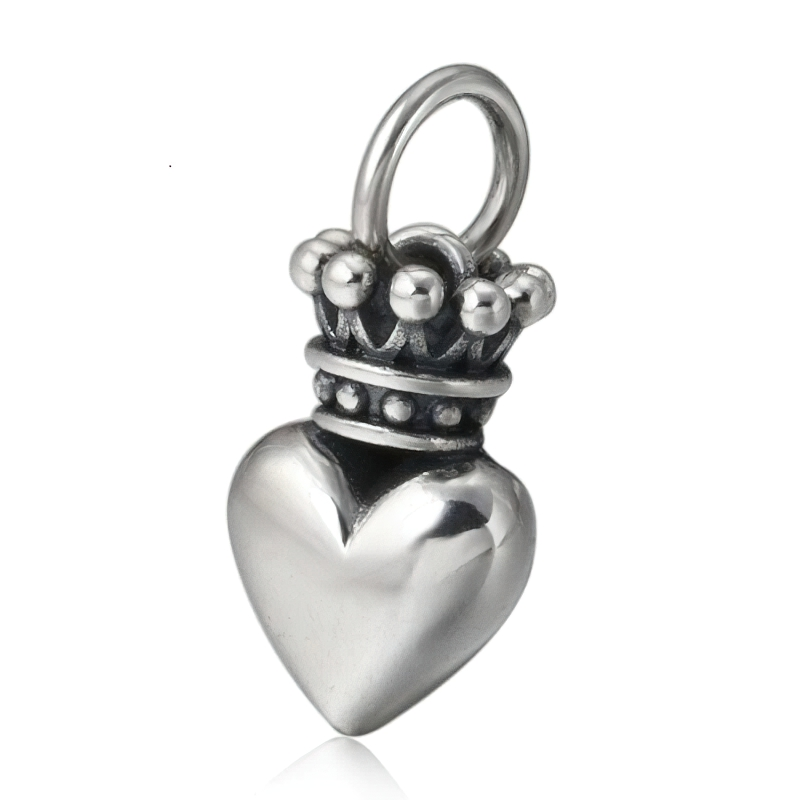Crowned heart pendant in 925 sterling silver for women, stylish casual jewelry, perfect accessory for elegance.