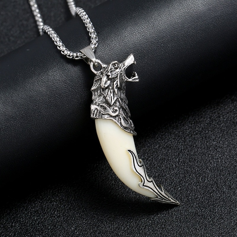 Stylish wolf tooth pendant for men and women, featuring a detailed wolf head, perfect for alternative jewelry lovers.