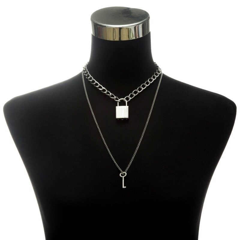 Chunky punk chain necklace for women featuring a lock pendant, stylishly displayed on a mannequin.