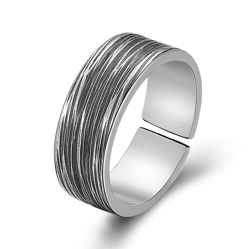 Fashion retro couple ring in sterling silver, unisex design suitable for men and women, showcasing a textured finish.
