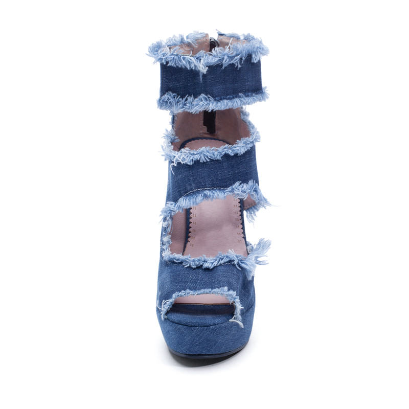 Trendy women's high heel zip sandals in denim with frayed edges, perfect for summer fashion ensembles.