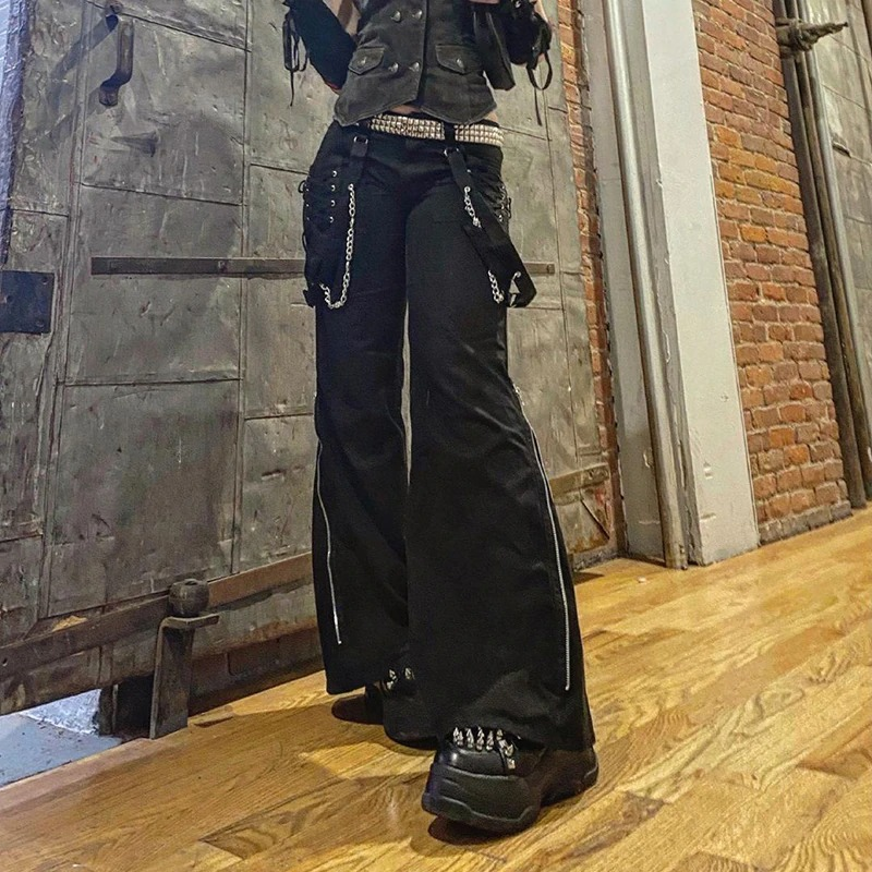 Trendy women's wide-leg cargo pants in black with chains, styled in punk fashion, perfect for edgy casual looks.