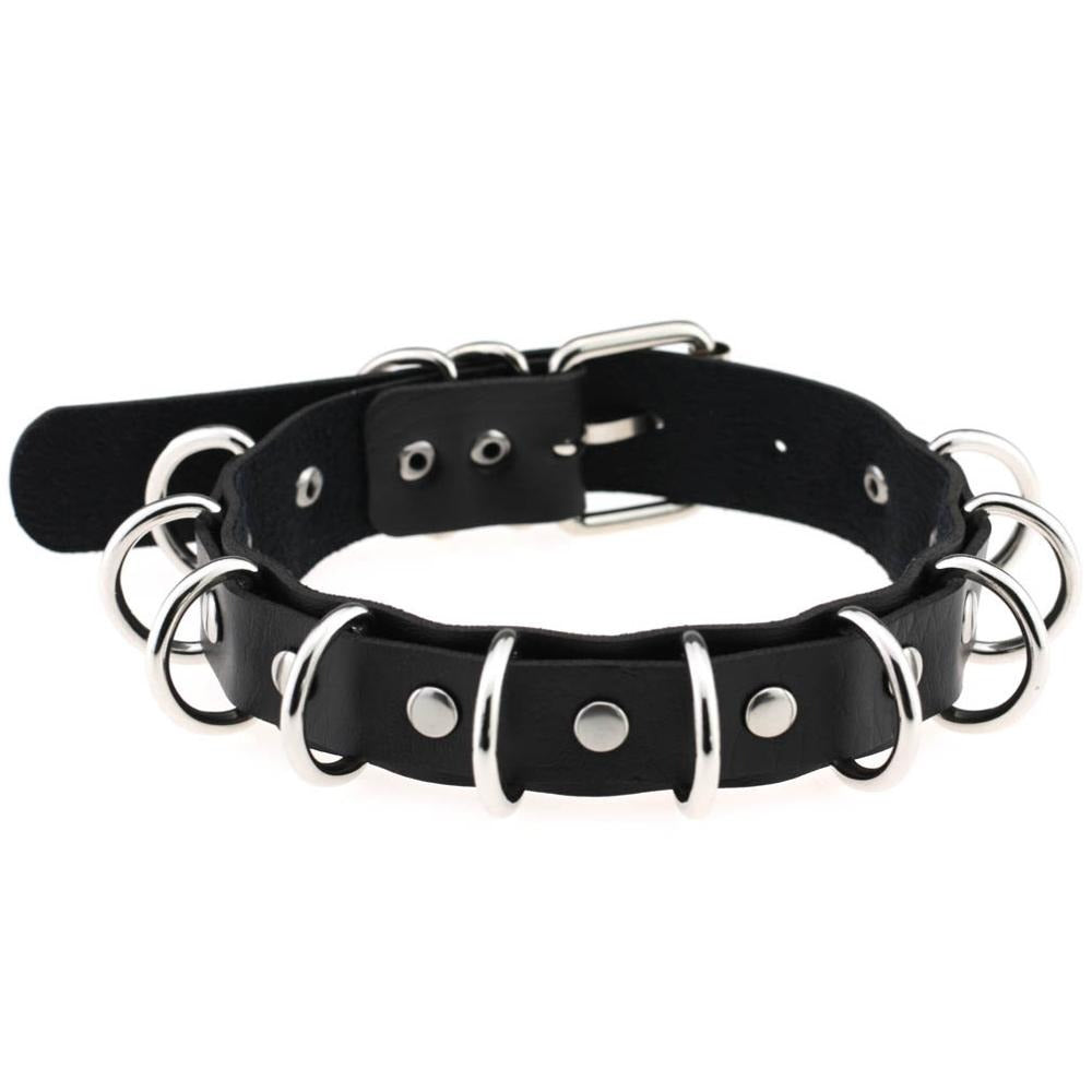 Faux leather choker with metal rings, perfect for gothic, punk, and vintage rock fashion accessories.