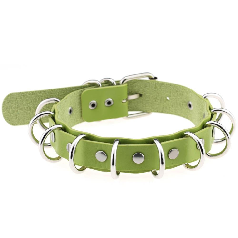 Gothic faux leather choker in vibrant green with metal rings, perfect for punk and vintage rock fashion.