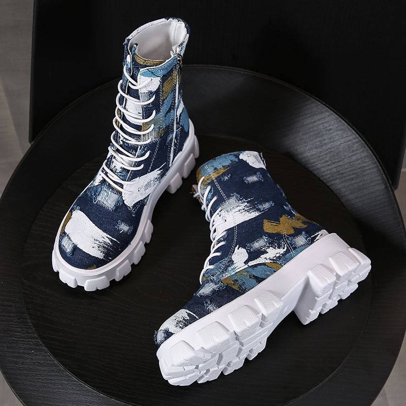 Stylish women's combat boots in alternative style with trendy print and zipper, perfect for rocker girl outfits.