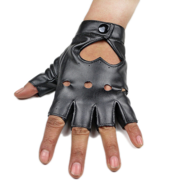Punk Rock semi-finger gloves with heart design, perfect for alternative fashion lovers at concerts and festivals.