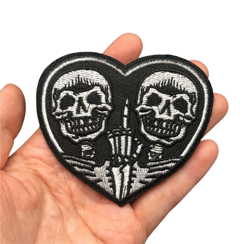 Fusible patch with two skeletons in a heart shape, perfect accessory for jackets and trendy unisex fashion.