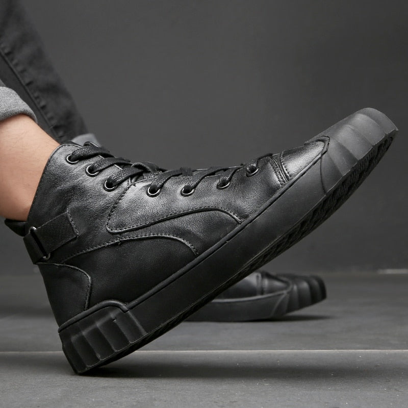 Men's genuine leather sneakers in black, featuring lace-up closure and rubber outsole for casual comfort.