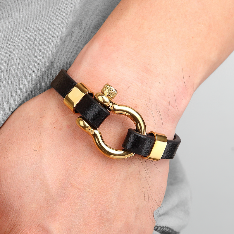 Geometric circle toggle-clasp bracelet made of genuine leather and stainless steel, perfect rock-style accessory.