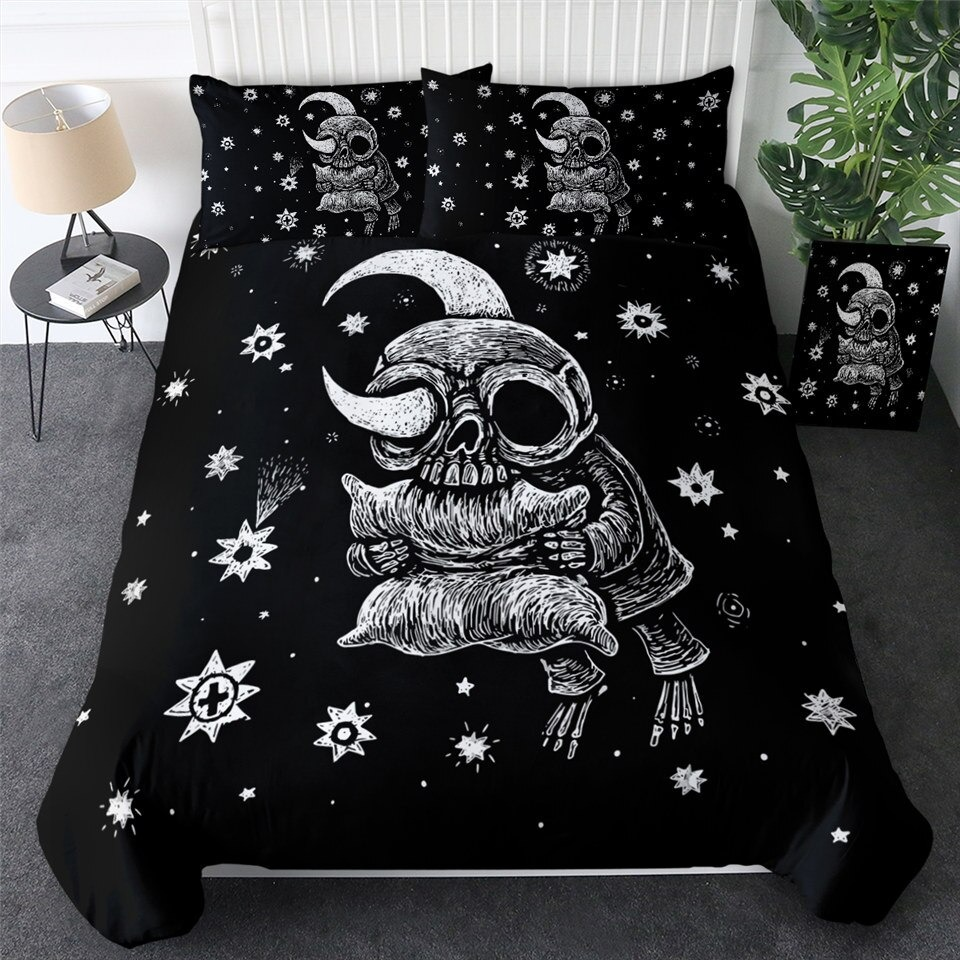Gothic bedclothes featuring a skull and moon design, perfect for stylish bedding decor in king size.