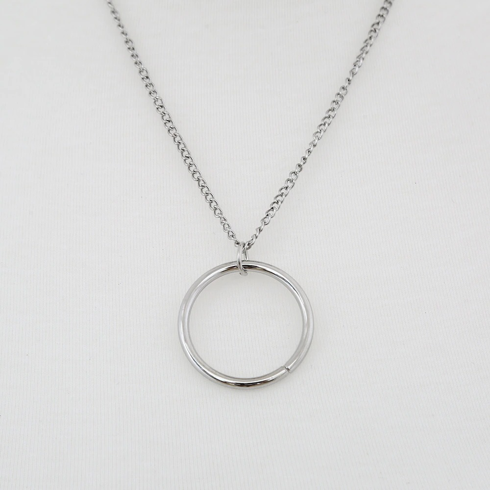 Gothic black choker necklace for women, featuring a vintage collar design with a circular pendant.