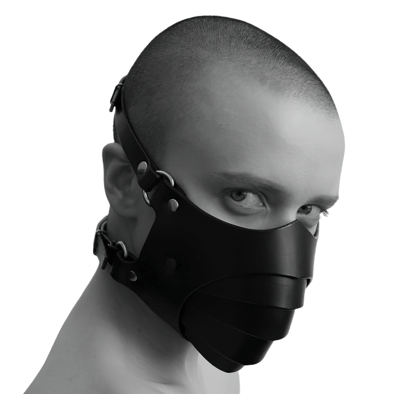 Gothic black mask for men and women, adjustable for cosplay, stylish and edgy design for rock events.