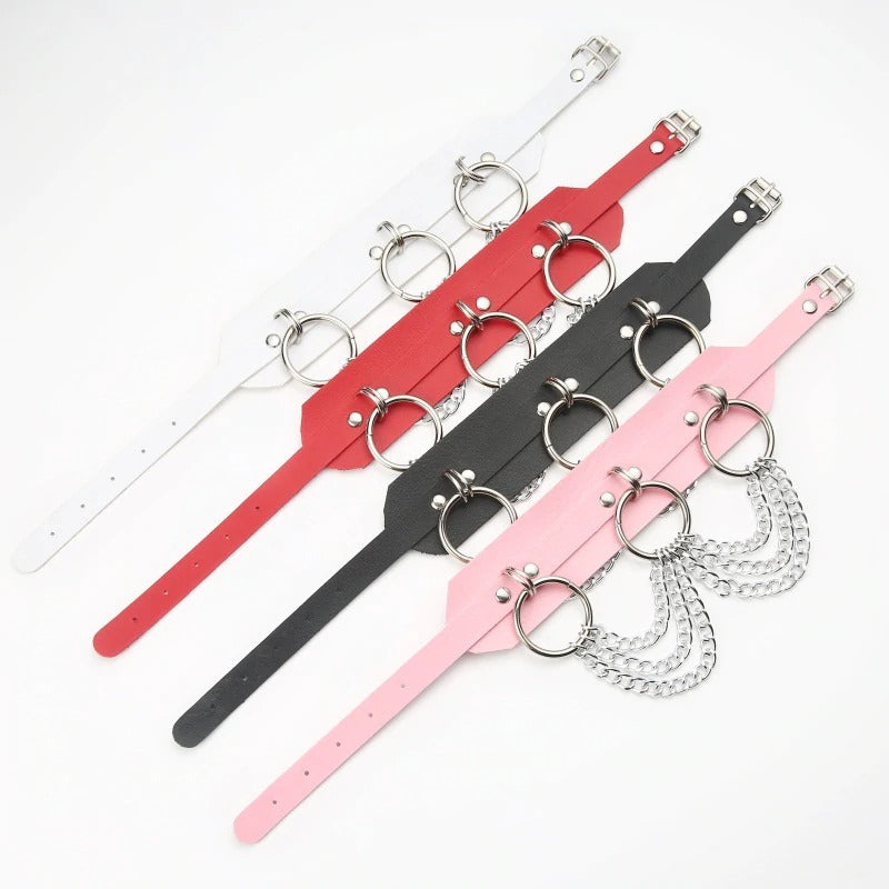 Gothic choker with O-ring and chain in red, black, pink, and white options, perfect for rock fashion.