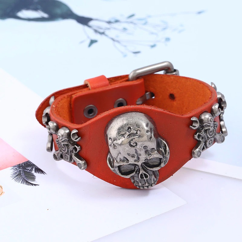 Gothic unisex leather bracelet featuring a striking silver skull design, perfect for edgy fashion lovers.
