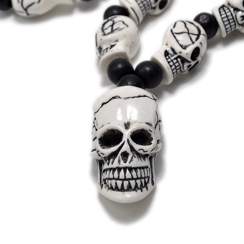 Gothic imitation bone necklace featuring detailed skull pendants, perfect for men and women at rock concerts and cosplay events.