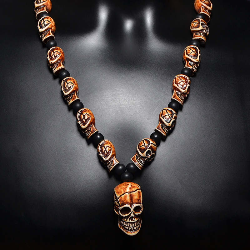 Gothic skull pendant necklace with imitation bone detail, perfect for men and women, ideal for cosplay or rock events.