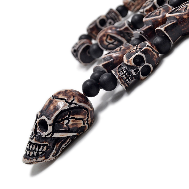 Gothic imitation bone necklace featuring resin skull pendants and black beads for men and women.