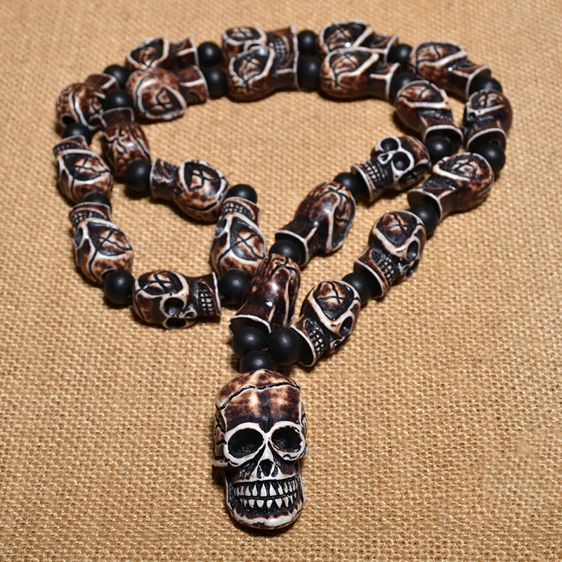 Gothic imitation bone necklace with skull pendants for men and women, perfect for cosplay or rock concerts.