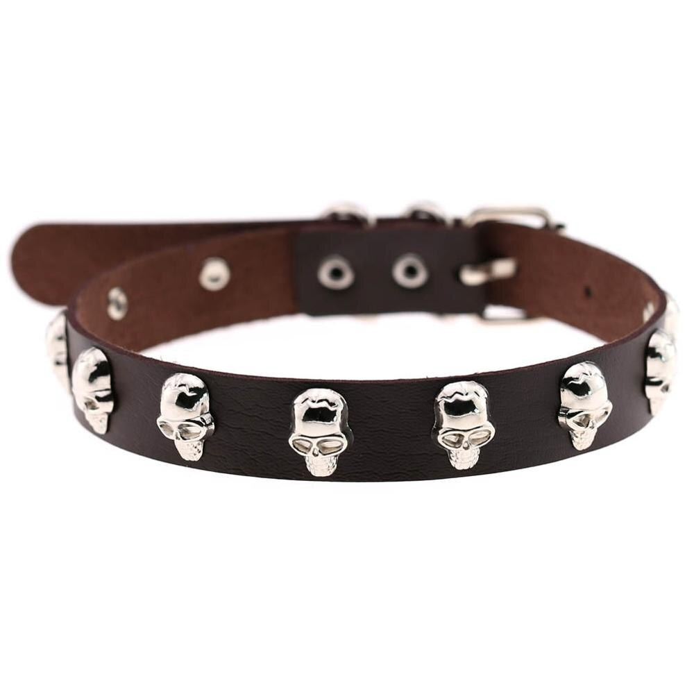 Gothic leather choker necklace with zinc alloy skulls, perfect for alternative fashion and edgy outfits.
