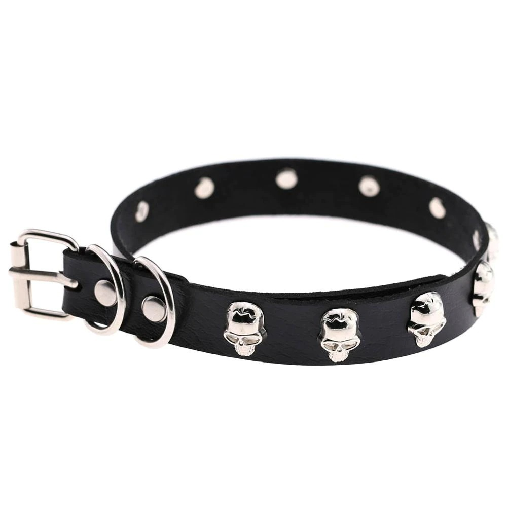 Gothic leather choker necklace with zinc alloy skulls, perfect for alternative fashion styles.