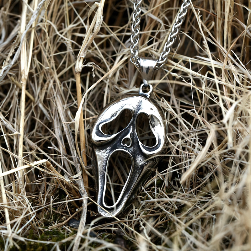 Gothic stainless steel pendant of a screaming face, perfect unisex necklace for a rock style look.