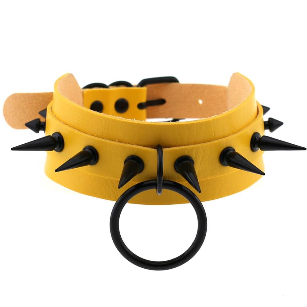 Gothic spiked choker in yellow leather with black spikes and ring, perfect for unisex rave outfits and rock styles.