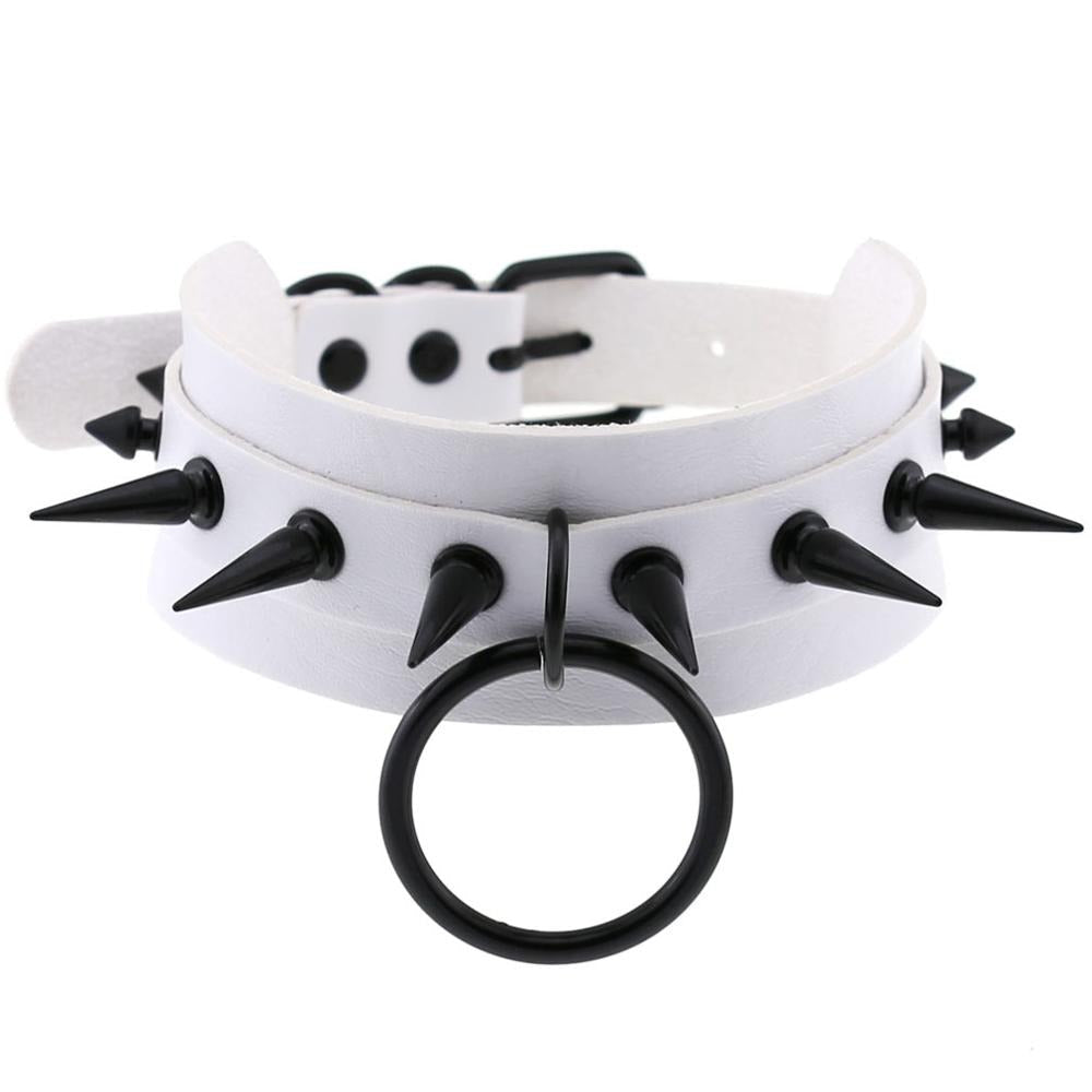 Gothic spiked choker necklace in white leather with black spikes and ring, perfect for unisex rave outfits.