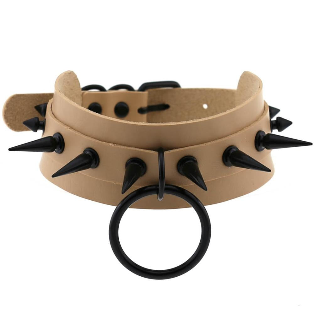 Gothic spiked choker necklace in beige leather with black spikes and ring, perfect for unisex rave outfits.