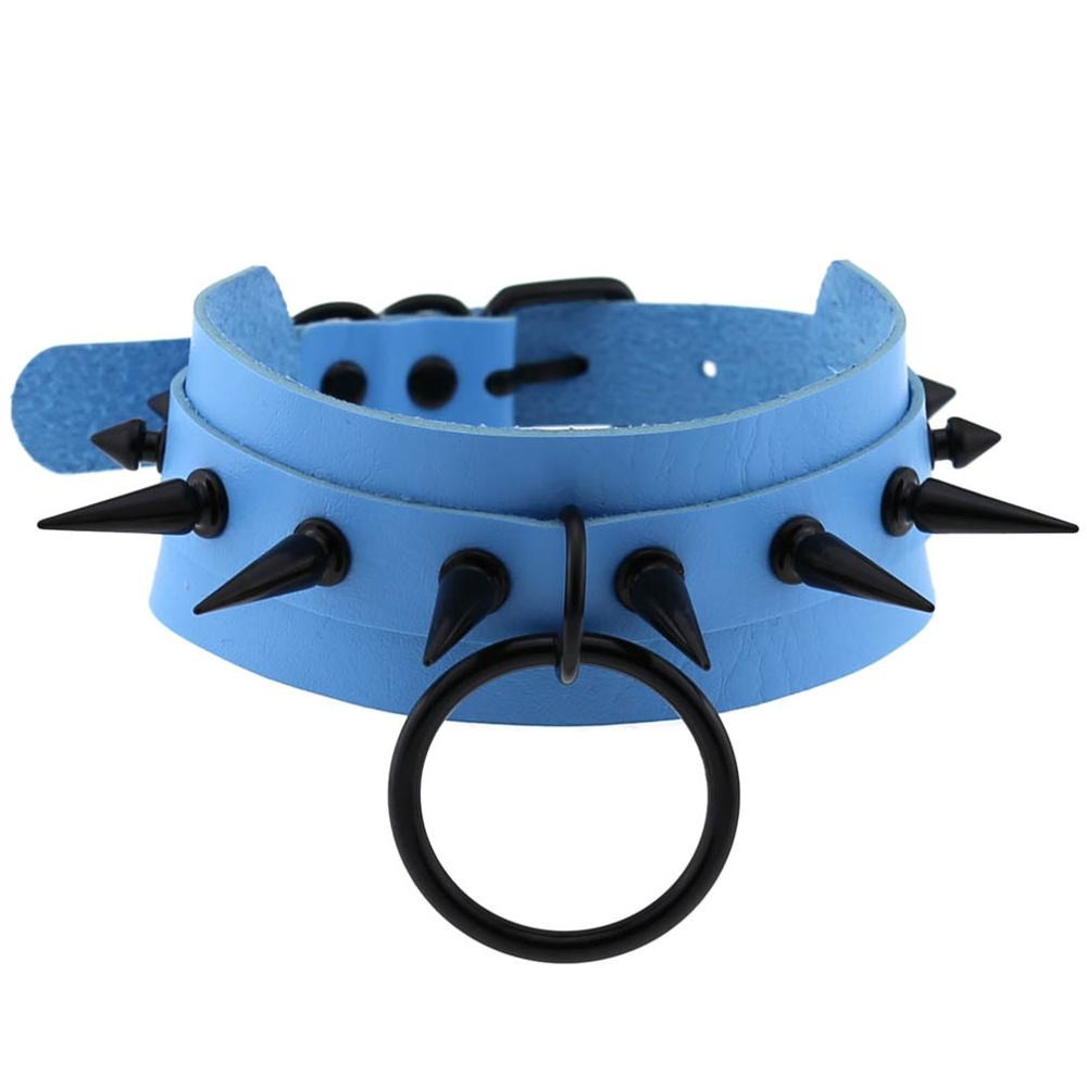 Gothic spiked choker in blue leather with black spikes and ring, perfect for unisex rock outfits.