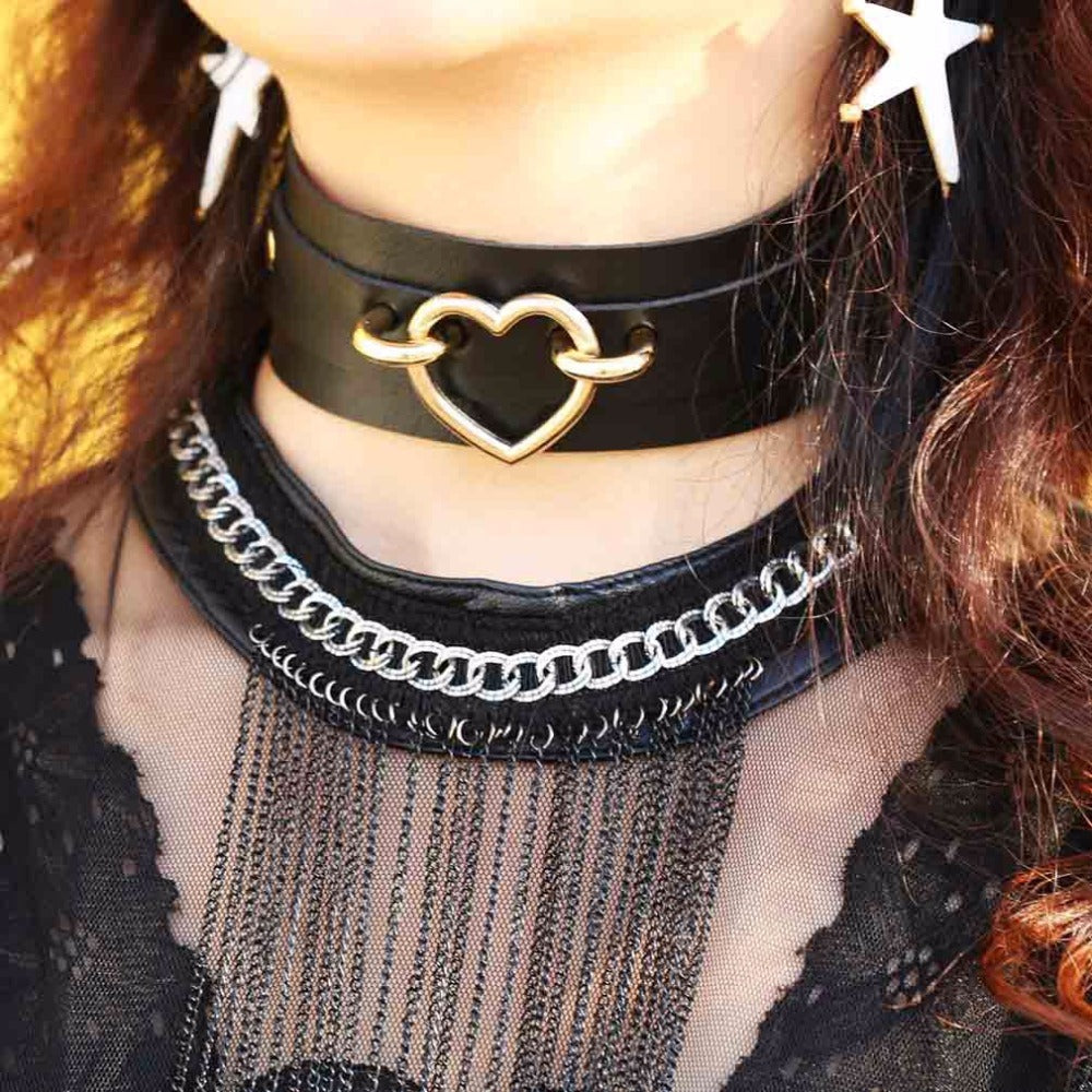 Gothic heart choker necklace in black leather with chain accents, perfect goth jewelry for women.